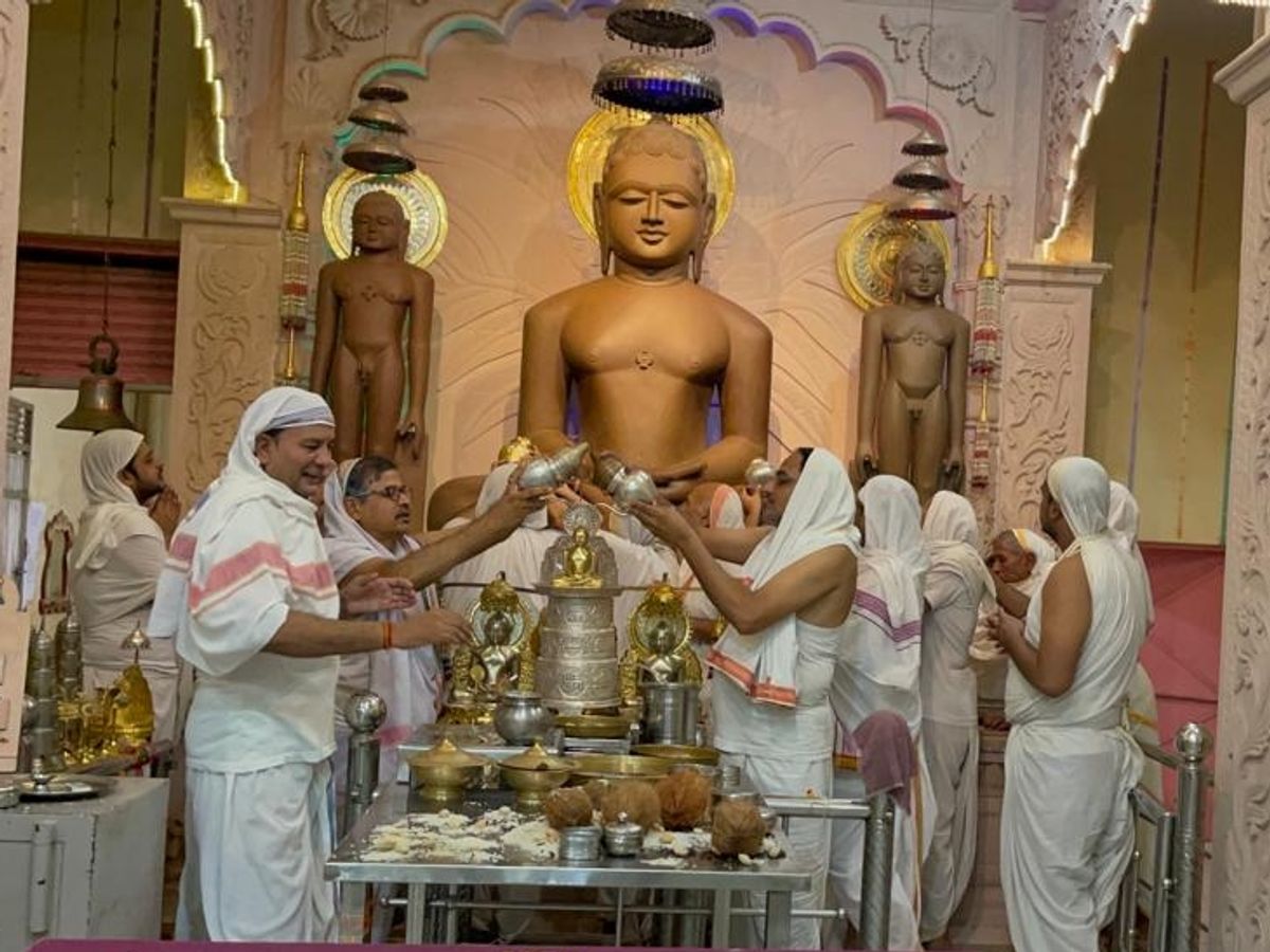 Devotional portrait of Shreyansanath Bhagwan